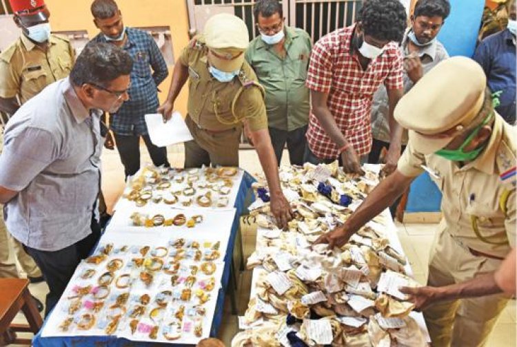 கூட்டுறவு வங்கியில் கவரிங் நகைகளுக்கு நகைக்கடன் - 2 பேர் கைது!!