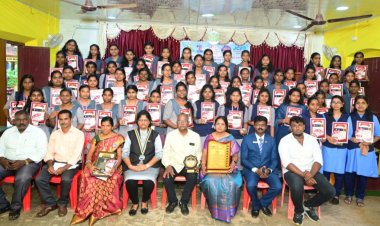 நாட்டு நலப்பணி திட்ட மாணவிகளுக்கு விருது