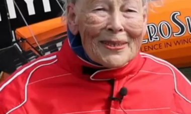 240 கிலோமீட்டர் வேகம்' - விமானத்தின் மேலே நின்றபடி பறந்த 88 வயது மூதாட்டி