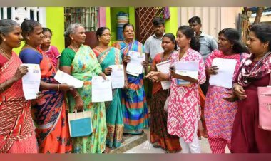 மகளிர் உரிமைத்தொகை விண்ணப்பம் வினியோகம் மக்கள் சரமாரி கேள்வி; தன்னார்வலர்கள் திணறல்