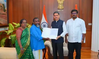 வீடு, பயிற்சி மையம் கட்ட வேலு ஆசானுக்கு ரூ.30 லட்சம் கவர்னர் ரவி வழங்கினார்