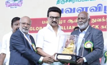 கோட்சே வழி வேண்டாம்... காந்தி வழியே சிறந்தது! - மாணவர்களுக்கு ஸ்டாலின் அறிவுரை