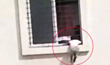 வது மாடி ஜன்னலில் அந்தரத்தில் தொங்கிய குழந்தை... அதிர்ச்சி காட்சிகள்