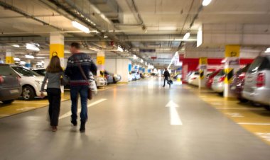 ஷாப்பிங் மால்களில் பார்க்கிங் கட்டணம் உண்டா..இல்லையா? சட்டம் சொல்வது என்ன...