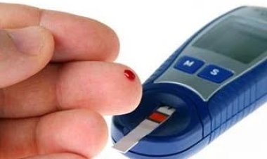 யூகலிப்டஸ் நறுமண எண்ணெய் மூலம் வயிற்றில் இயற்கை மருத்துவ சிகிச்சை அளித்தால் ரத்த சா்க்கரை அளவு குறைவது ஆய்வில் கண்டறியப்பட்டுள்ளது.