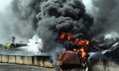 திருவள்ளூர் சரக்கு ரயில் விபத்து: பெட்ரோல், டீசல் நிரப்பிய 18 டேங்கர்கள் தீக்கிரை - நடந்தது என்ன?