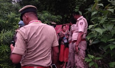 பாம்புகள் எங்களின் நண்பர்கள்’ - கர்நாடகாவில் 2 மகள்களுடன் 8 ஆண்டுகள் குகையில் வாழ்ந்த ரஷ்ய பெண் தகவல்!