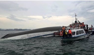 வியட்நாமில் சுற்றுலா படகு கவிழ்ந்து விபத்து: 27 உடல்கள் மீட்பு