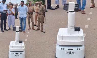 புதுச்சேரி கடற்கரையில் முதன்முறையாக ரோந்து பணியில் ஈடுபட்ட ரோபோ!