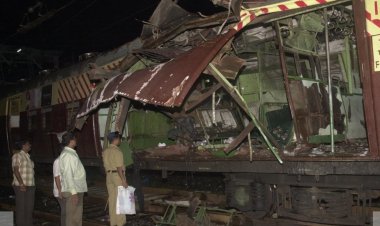 2006 மும்பை ரயில் குண்டுவெடிப்பு: மரண தண்டனை விதிக்கப்பட்ட 5 பேர் உட்பட 12 குற்றவாளிகளும் விடுதலை