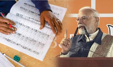 ஆதாரும், ரேஷன் கார்டும் இந்திய குடிமகன் என்பதற்கான சான்றுகள் அல்ல'' - தேர்தல் ஆணையம் பதில்!