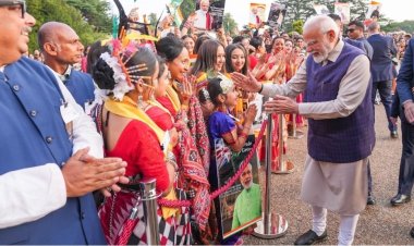 லண்டன் சென்றடைந்தார் பிரதமர் மோடி: உற்சாக வரவேற்பு அளித்த மக்கள்