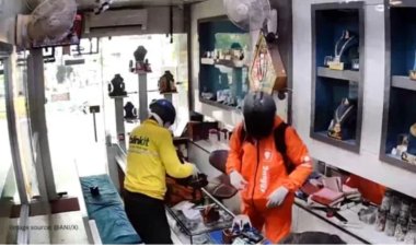 டெலிவரி ஊழியர்கள் போல் நடித்து நகைக்கடையில் கொள்ளை: காசியாபாத்தில் அதிர்ச்சி!