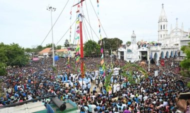 தூத்துக்குடி தூய பனிமய மாதா பேராலய பெருவிழா கொடியேற்றம்: ஆயிரக்கணக்கான பக்தர்கள் பங்கேற்பு