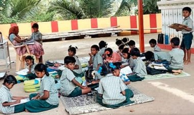 திருப்பத்தூர் அருகே வகுப்பறை கட்டிடம் சேதம்: கோயில் வளாகத்தில் கல்வி பயிலும் மாணவர்கள்!