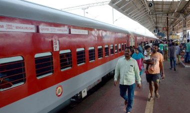 10 நிமிடம் நிறுத்தப்படும் நிலையங்களில் ரயில் கழிப்பறையை சுத்தம் செய்ய உத்தரவு