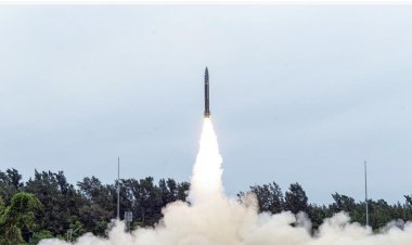 பிரளய் ஏவுகணை சோதனை வெற்றி: டிஆர்டிஓ-வை பாராட்டிய அமைச்சர்பிரளய் ஏவுகணை சோதனை வெற்றி: டிஆர்டிஓ-வை பாராட்டிய அமைச்சர்