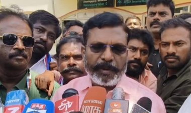 சுர்ஜித்தின் தாயையும் கைது செய்வதில் போலீஸாருக்கு என்ன தயக்கம்?” - திருமாவளவன்