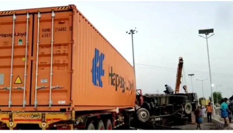 அருப்புக்கோட்டையில் இரு வாகனங்கள் நேருக்கு நேர் மோதல் - இருவர் மரணம்