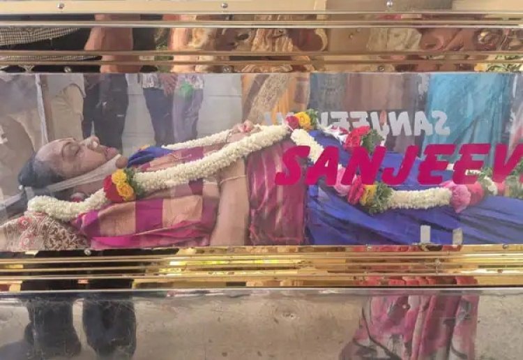 சரோஜா தேவியின் இறுதி ஊர்வலம் துவங்கியது: சொந்த ஊரில் அரசு மரியாதையுடன் இறுதிச்சடங்கிற்கு ஏற்பாடு