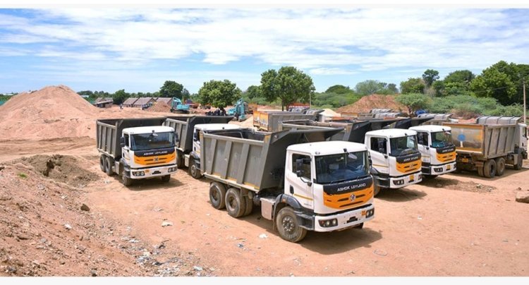 சட்டவிரோத மணல் விற்பனையால் அரசுக்கு ரூ.25,000 கோடி இழப்பு: நடவடிக்கை கோரும் லாரி உரிமையாளர்கள்