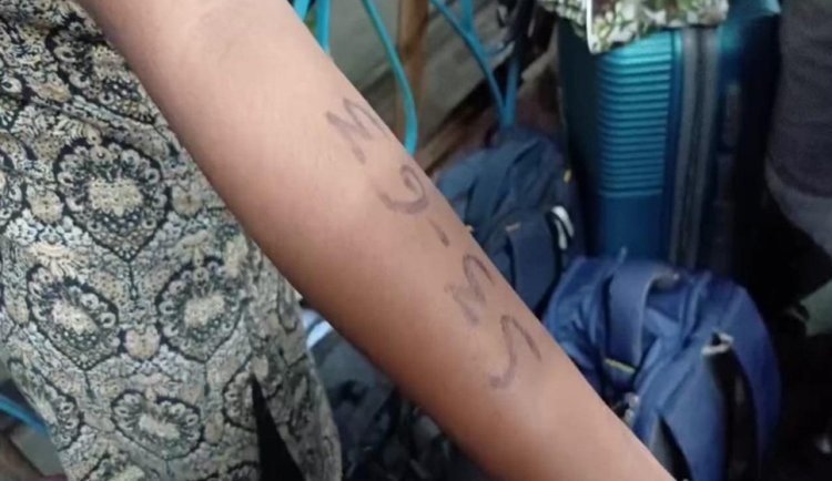 வேலை வாங்கி தருவதாக கூறி கடத்த முயன்ற 56 இளம்பெண்கள் மீட்பு; 2 பேர் கைது