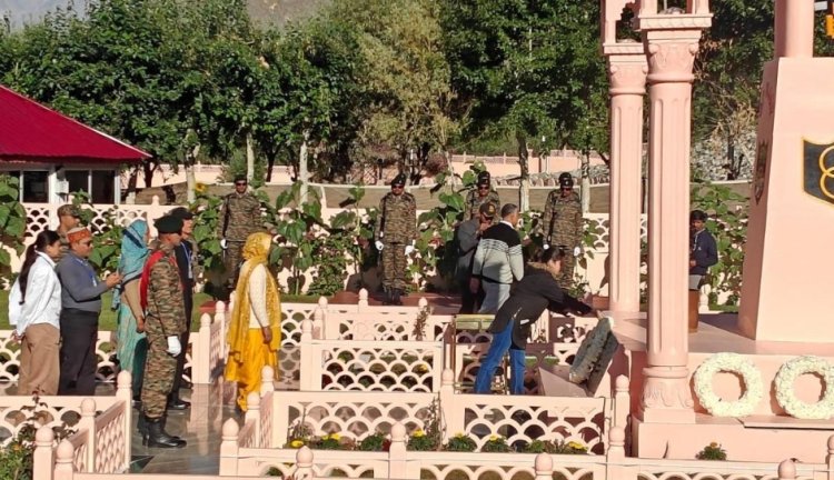 கார்கில் வெற்றி தினம்: போரில் உயிர்நீத்த தியாகிகளுக்கு குடியரசுத் தலைவர், பிரதமர் புகழஞ்சலி!