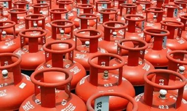 விடிந்ததுமே வந்து விழுந்த குட் நியூஸ்.. அதிரடியாக குறைந்த சிலிண்டர் விலை.. இவ்வளவு கம்மிய??