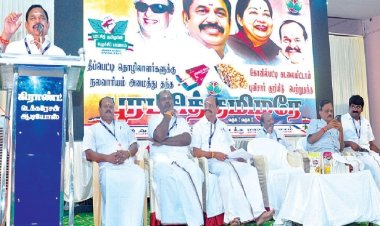 தூத்துக்குடி மாவட்டம் கோவில்பட்டியில் தீப்பெட்டி மற்றும் கடலை மிட்டாய் உற்பத்தியாளர்களுடன் நடந்த கலந்துரையாடல் கூட்டத்தில் பேசிய அதிமுக பொதுச் செயலாளர் பழனிசாமி.