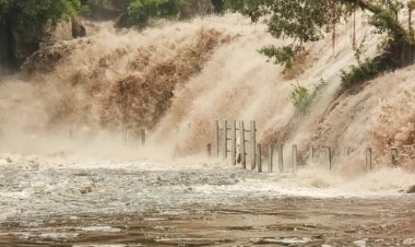 பஞ்சலிங்க அருவியில் வெள்ளப்பெருக்கு - திருமூர்த்தி மலையில் ஆடி பெருக்கு பூஜைகள் நிறுத்தம்