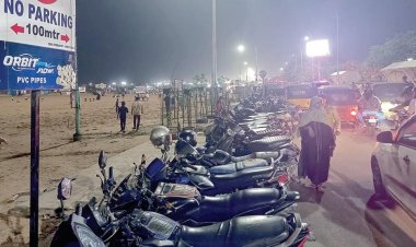 நோ’ பார்க்கிங்கில் நிறுத்தப்படும் இருசக்கர வாகனங்களால் சென்னை - மெரினாவில் போக்குவரத்து நெரிசல்