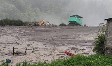 உத்தராகண்ட்டில் மேக வெடிப்பு: வீடுகளை அடித்துச் சென்ற பெருவெள்ளம் - அதிர்ச்சி வீடியோ