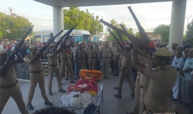 21 குண்டுகள் முழங்க அரசு மரியாதையுடன் எஸ்எஸ்ஐ சண்முகவேல் உடல் தகனம்