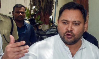 அமெரிக்காவின் இசைக்கு ஏற்ப பிரதமர் மோடி நடனமாடுகிறார்’ - தேஜஸ்வி யாதவ் குற்றச்சாட்டு