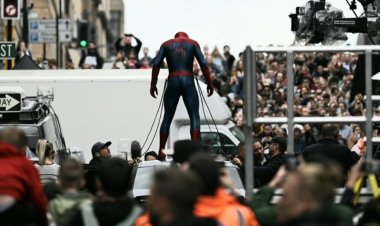 இணையத்தை கலக்கும் ‘ஸ்பைடர் மேன்’ படப்பிடிப்பு புகைப்படங்கள்!