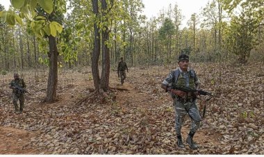 ரூ.15 லட்சம் வெகுமதி அறிவிக்கப்பட்ட நக்சலைட் என்கவுன்ட்டரில் சுட்டுக்கொலை