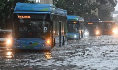 டெல்லியில் கனமழை: தாழ்வான பகுதிகளில் தேங்கிய மழைநீர்