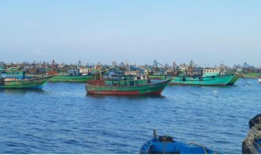 இலங்கை  சிறையில் அடைக்கப்பட்டுள்ள மீனவர்களை விடுதலை செய்ய வலியுறுத்தி ராமேசுவரம் மீனவர்கள் தொடர் போராட்டம்