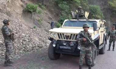 ஜம்மு-காஷ்மீரில் தீவிரவாதிகள் தேடுதல் வேட்டை: பதுங்கு குகைகள் குண்டு வைத்து தகர்ப்பு