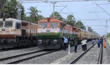 பாம்பன் புதிய ரயில் பாலத்தில் தொழில்நுட்ப கோளாறால் ரயில்கள் தாமதம்