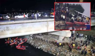 அல்ஜீரியா: ஆற்றில் பஸ் கவிழ்ந்ததில் 18 பயணிகள் பலி