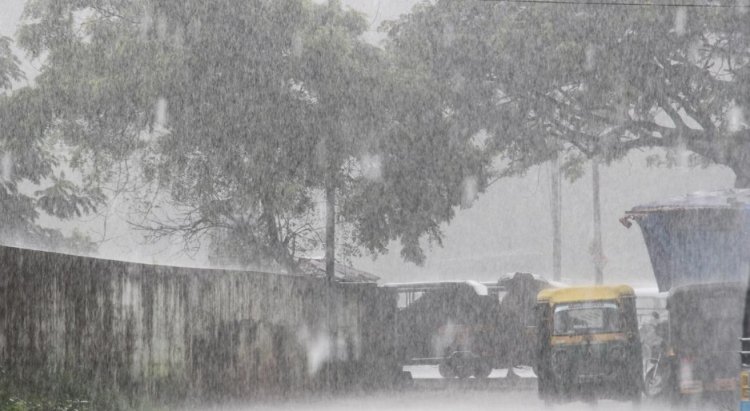 கேரளாவில் கனமழை: 3 மாவட்டங்களுக்கு ரெட் அலர்ட்; திருச்சூரில் வெள்ளம்!