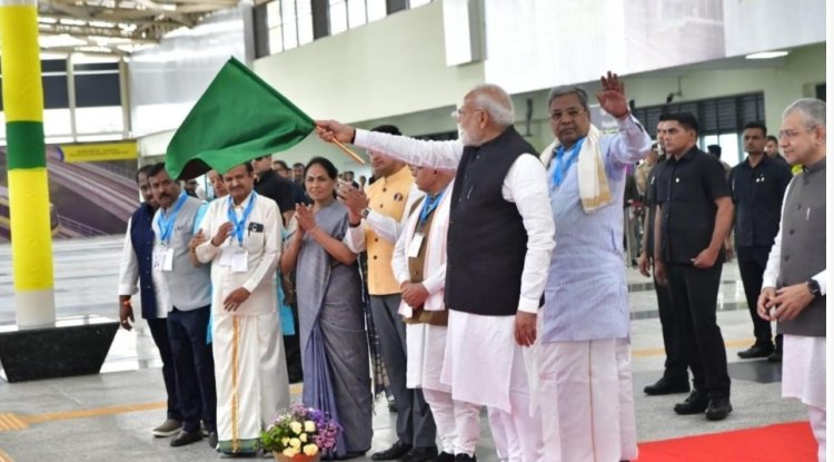 பெங்களூருவில் 3 வந்தே பாரத் ரயில், மஞ்சள் வழித்தட மெட்ரோ சேவை: பிரதமர் மோடி தொடங்கி வைப்பு