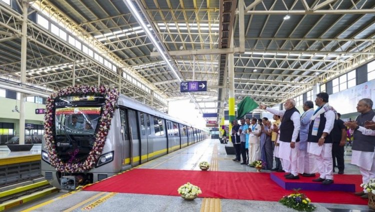 பெங்களூருவில் ஓட்டுநர் இல்லாத மெட்ரோ, வந்தே பாரத் ரயில் சேவையை தொடங்கி வைத்தார் பிரதமர் மோடி