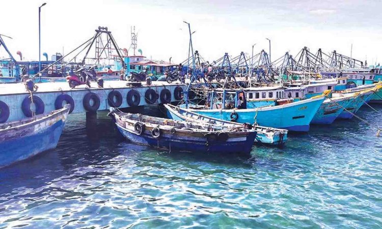 ராமநாதபுரம் ராமேசுவரம் மீனவர்கள் 2-வது நாளாக வேலைநிறுத்தம்