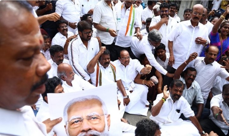 ராகுல்காந்தி கைது செய்யப்பட்டதைக் கண்டித்து: சென்னையில் மறியலில் ஈடுபட்ட காங்கிரஸ் நிர்வாகிகள் கைது