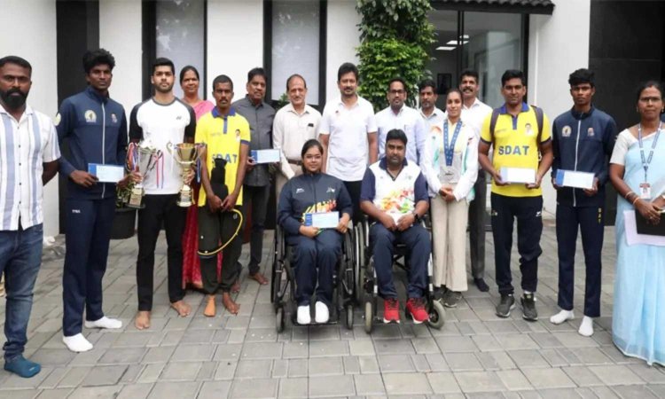 சர்வதேச போட்டிகளில் கலந்து கொள்ள விளையாட்டு வீரர், வீராங்கனைகளுக்கு காசோலை - உதயநிதி ஸ்டாலின் வழங்கினார்