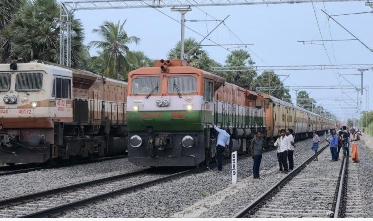 பாம்பன் புதிய ரயில் பாலத்தில் தொழில்நுட்ப கோளாறால் ரயில்கள் தாமதம்