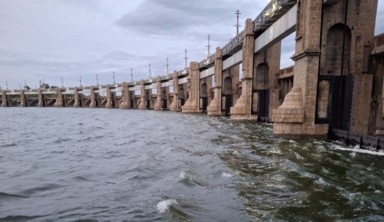 காவிரியில் வெள்ளப்பெருக்கு: மேட்டூர் அணையில் இருந்து விநாடிக்கு 75 ஆயிரம் கன அடி உபரிநீர் வெளியேற்றப்படும் என எச்சரிக்கை