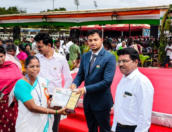 சின்னியம்பாளையம் அரசு ஆரம்ப சுகாதார நிலைய அமைப்புச் செவிலியருக்கு சிறந்த சேவையாளர் விருது
